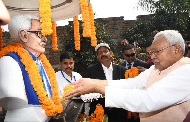 मुख्यमंत्री स्व राम नाराणय जी को श्रद्धांजलि देते हुए मुख्यमंत्री स्व राम नाराणय जी को श्रद्धांजलि देते हुए