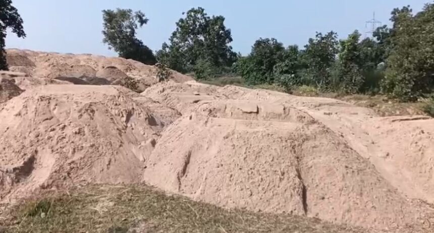 कटघोरा में रेत का अवैध कारोबार जोरों पर, नदी से उत्खनन कर किया जा रहा अवैध भंडारण कटघोरा में रेत का अवैध कारोबार जोरों पर, नदी से उत्खनन कर किया जा रहा अवैध भंडारण