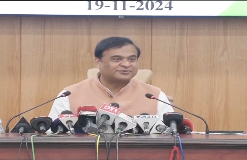 कैबिनेट बैठक के बाद संवाददाता सम्मेलन को संबोधित करते मुख्यमंत्री डॉ. हिमंत बिस्व सरमा कैबिनेट बैठक के बाद संवाददाता सम्मेलन को संबोधित करते मुख्यमंत्री डॉ. हिमंत बिस्व सरमा