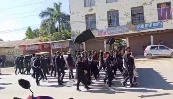 चित्र परिचय: मणिपुर के चुराचांदपुर में कूकी संगठनों द्वारा मंगलवार को निकाली गई ताबूत रैली की तस्वीर। चित्र परिचय: मणिपुर के चुराचांदपुर में कूकी संगठनों द्वारा मंगलवार को निकाली गई ताबूत रैली की तस्वीर।