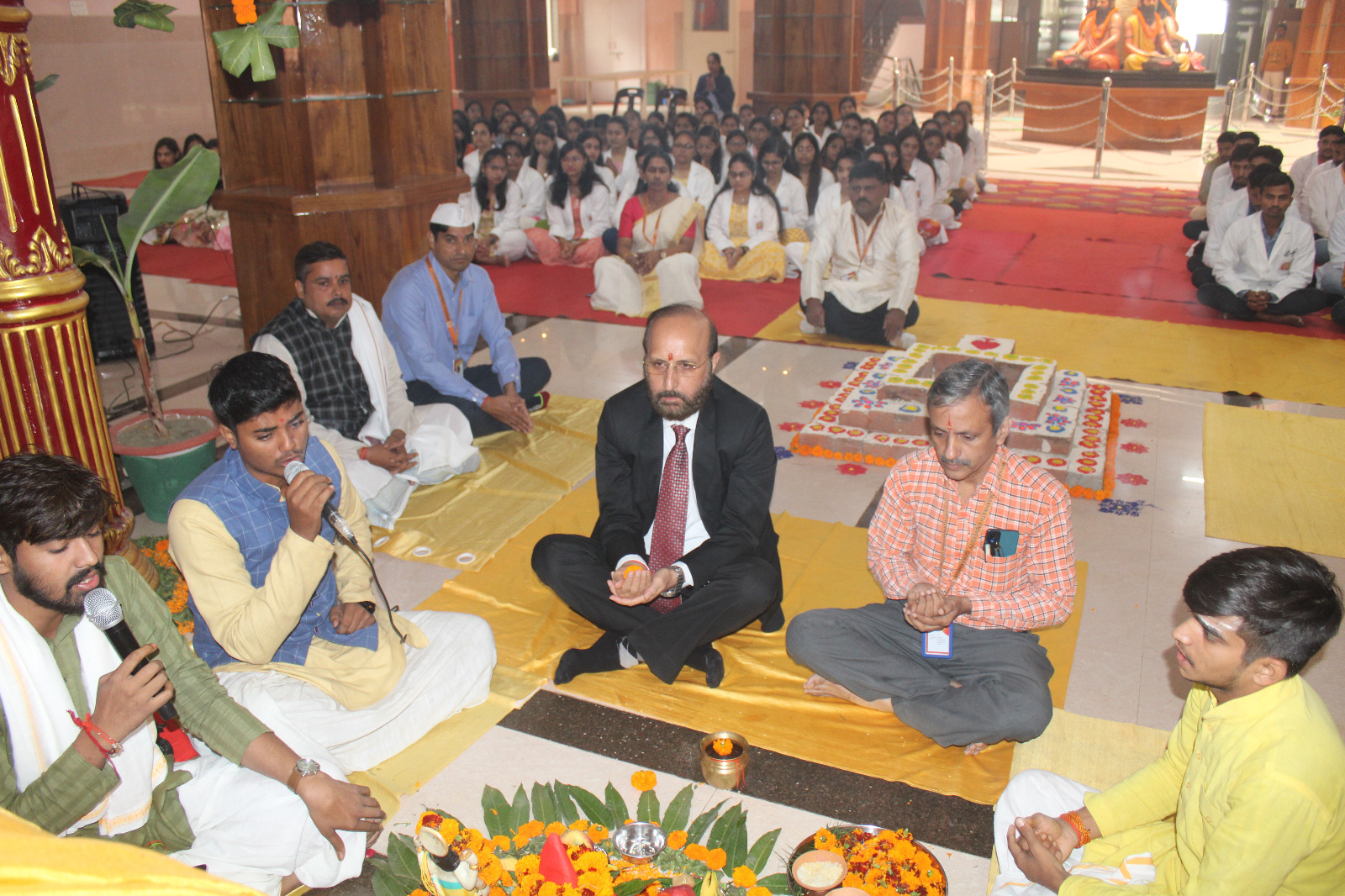 महायोगी गोरखनाथ विवि में बीएएमएस के नवप्रवेशित विद्यार्थियों के दीक्षारंभ समारोह का तेरहवां दिन*