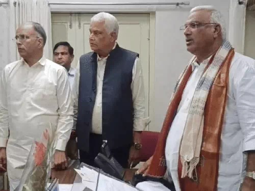 मंत्री किरोड़ी लाल मीणा, गृह राज्यमंत्री जवाहर सिंह बेढ़म और पीएचईडी मंत्री कन्हैया लाल चौधरी ने संयुक्त रूप से बयान जारी किया मंत्री किरोड़ी लाल मीणा, गृह राज्यमंत्री जवाहर सिंह बेढ़म और पीएचईडी मंत्री कन्हैया लाल चौधरी ने संयुक्त रूप से बयान जारी किया