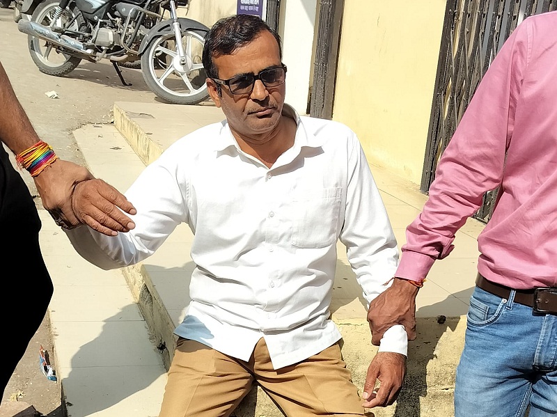 पटवारी रिश्वत लेते गिरफ्तार पटवारी रिश्वत लेते गिरफ्तार