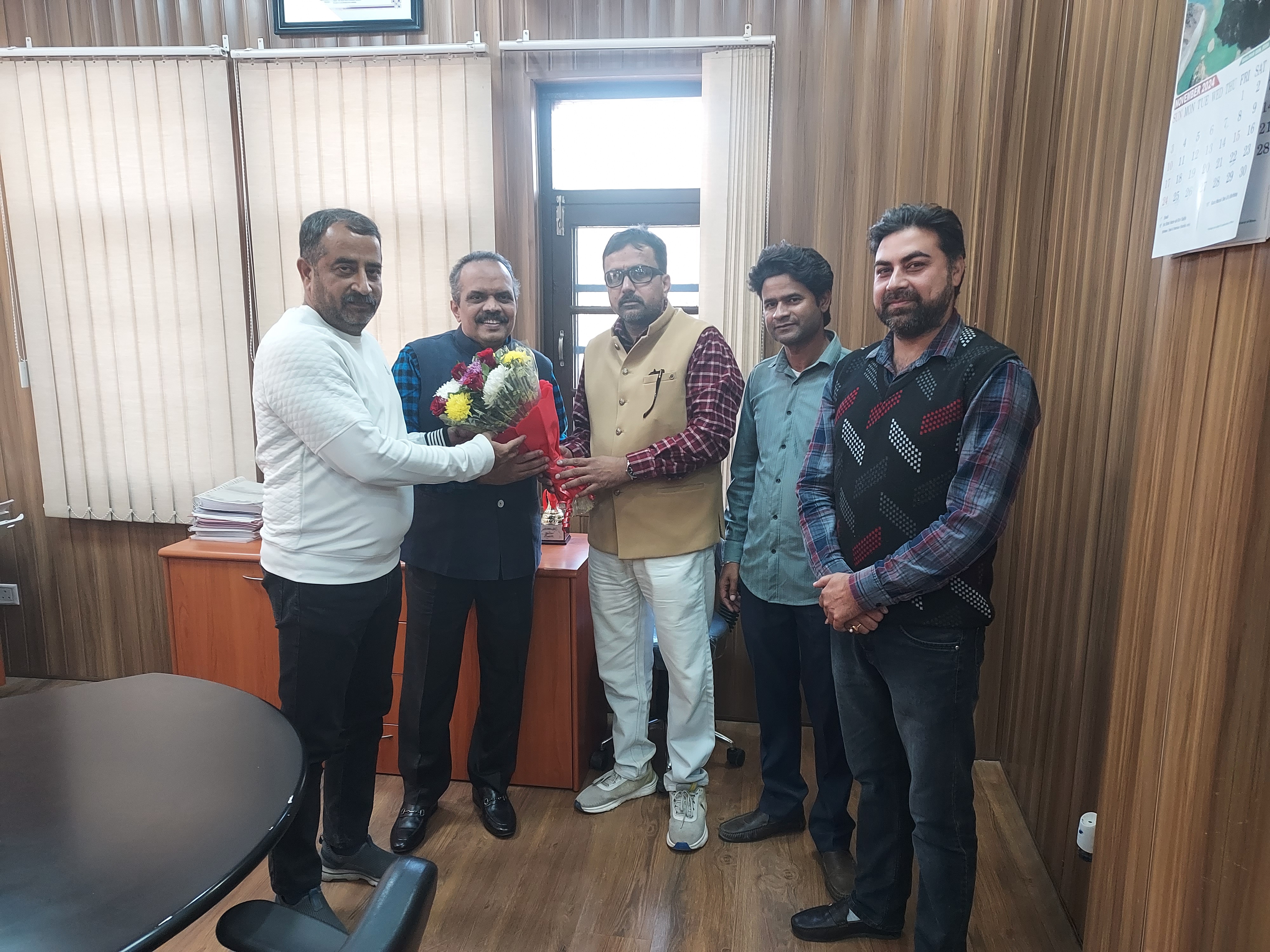 नेकां प्रतिनिधिमंडल सीएलयूजे कुलपति से मिला, नियुक्तियों में स्थानीय लोगों को प्राथमिकता देने और डोगरी को बढ़ावा देने की मांग की नेकां प्रतिनिधिमंडल सीएलयूजे कुलपति से मिला, नियुक्तियों में स्थानीय लोगों को प्राथमिकता देने और डोगरी को बढ़ावा देने की मांग की