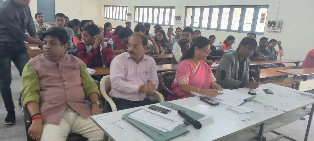लौहपुरुष सरदार पटेल की 148वीं जयंती एवं राष्ट्रीय एकता दिवस पर विश्वविद्यालय में दूसरे दिन देशभक्ति गीत प्रतियोगिता का हुआ आयोजन* लौहपुरुष सरदार पटेल की 148वीं जयंती एवं राष्ट्रीय एकता दिवस पर विश्वविद्यालय में दूसरे दिन देशभक्ति गीत प्रतियोगिता का हुआ आयोजन*