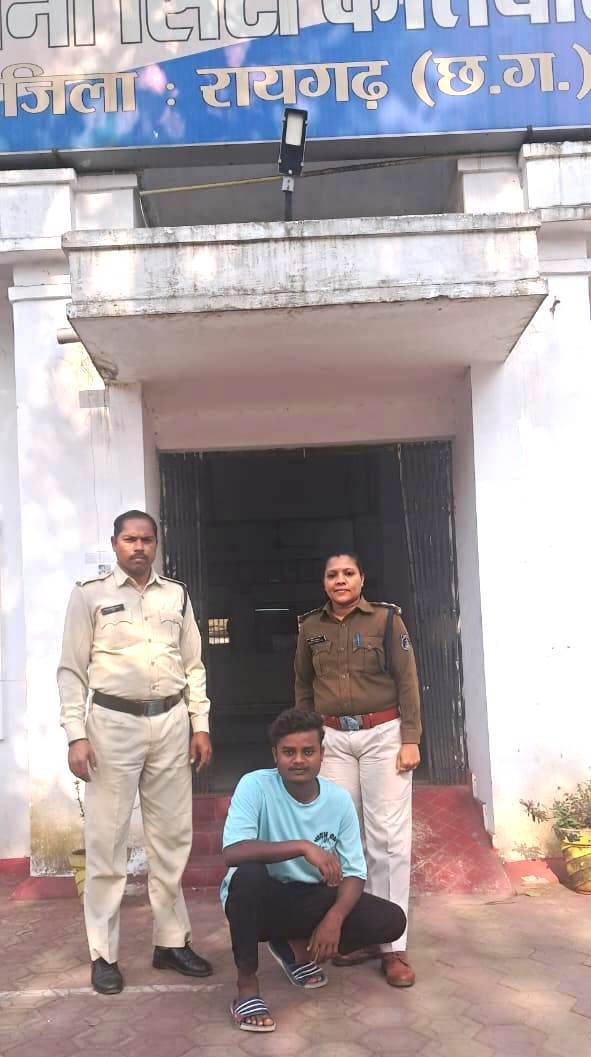 पुलिस के गिरफ्त में आरोपी पुलिस के गिरफ्त में आरोपी