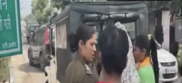 गैंगस्टर लॉरेस बिश्नोई की फोटो लगाकर युवती ने बनाई रील, पुलिस ने किया गिरफ्तार गैंगस्टर लॉरेस बिश्नोई की फोटो लगाकर युवती ने बनाई रील, पुलिस ने किया गिरफ्तार