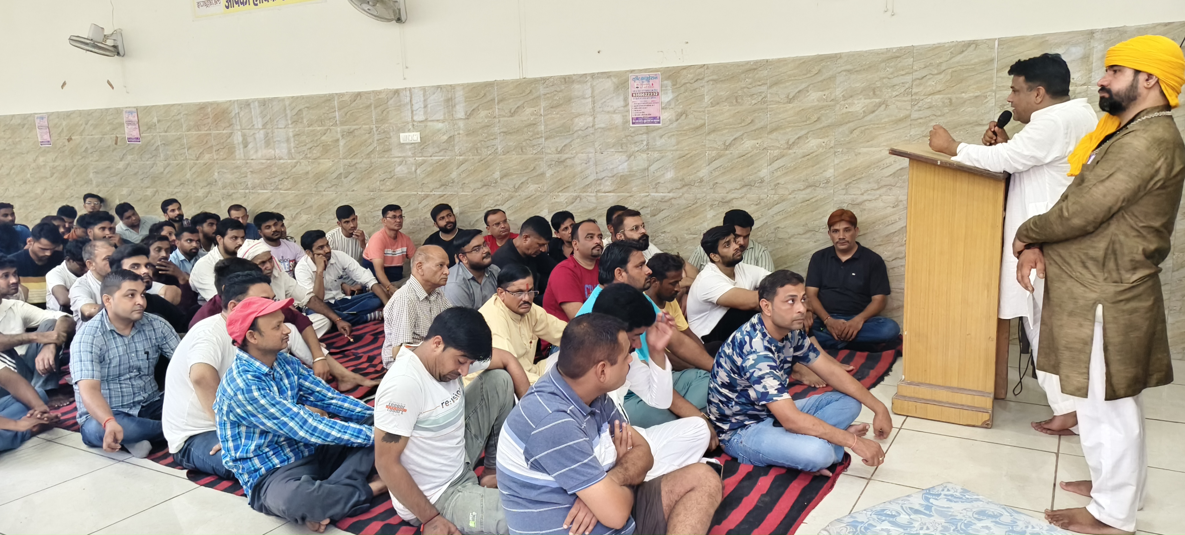 बैठक को संबोधित करते हुए अतुल चौहान। बैठक को संबोधित करते हुए अतुल चौहान।
