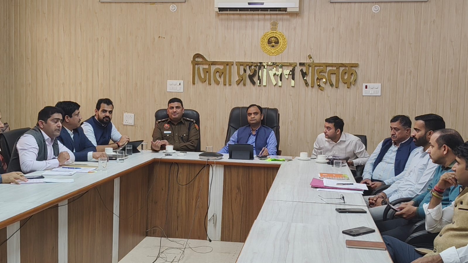 20 आरटीकेः5 वीडियो कॉन्फ्रेंसिंग के माध्यम से अधिकारियों की बैठक लेते मुख्य सचिव विवेक जोशी।