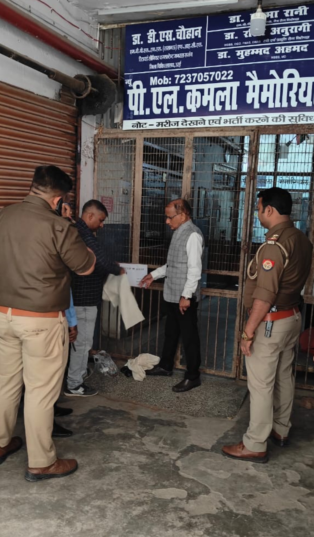 सील करते हुए सील करते हुए