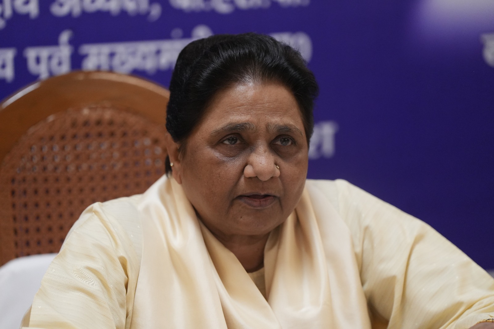 बसपा प्रमुख मायावती प्रेसवार्ता करते हुए बसपा प्रमुख मायावती प्रेसवार्ता करते हुए