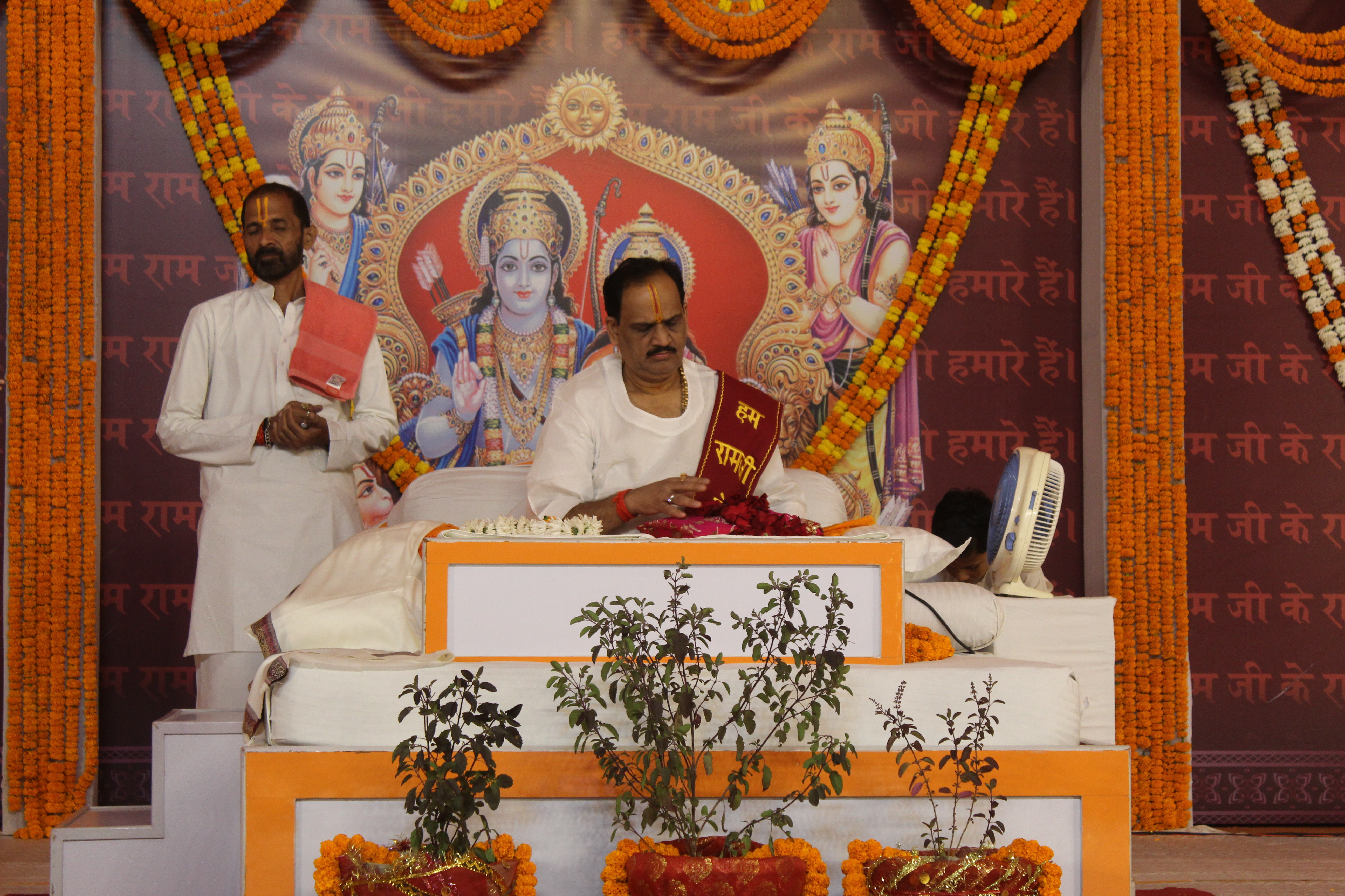 रामकथा कहते प्रेमभूषण जी महाराज रामकथा कहते प्रेमभूषण जी महाराज