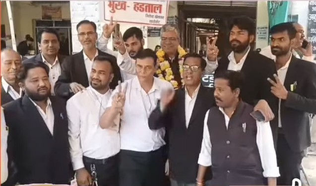 अजमेर जिला बार सदस्यों की भूख हड़ताल समाप्त, चुनाव 13 दिसंबर को होंगे अजमेर जिला बार सदस्यों की भूख हड़ताल समाप्त, चुनाव 13 दिसंबर को होंगे