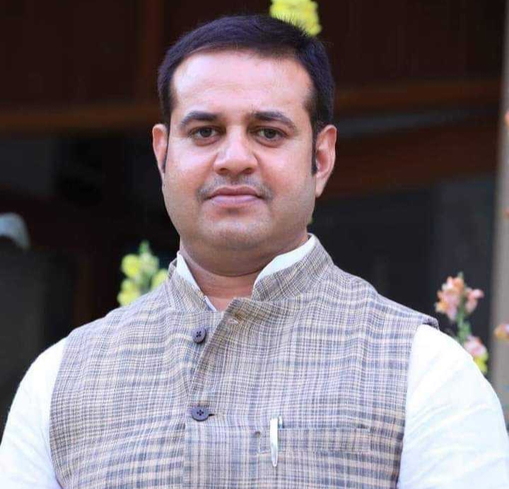 पूर्व सांसद चन्दन