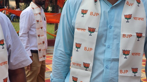 सिंगापुर से आए प्रतिनिधि मंडल की मेजबानी में भाजपा नेता भूल गए भगवा सिंगापुर से आए प्रतिनिधि मंडल की मेजबानी में भाजपा नेता भूल गए भगवा