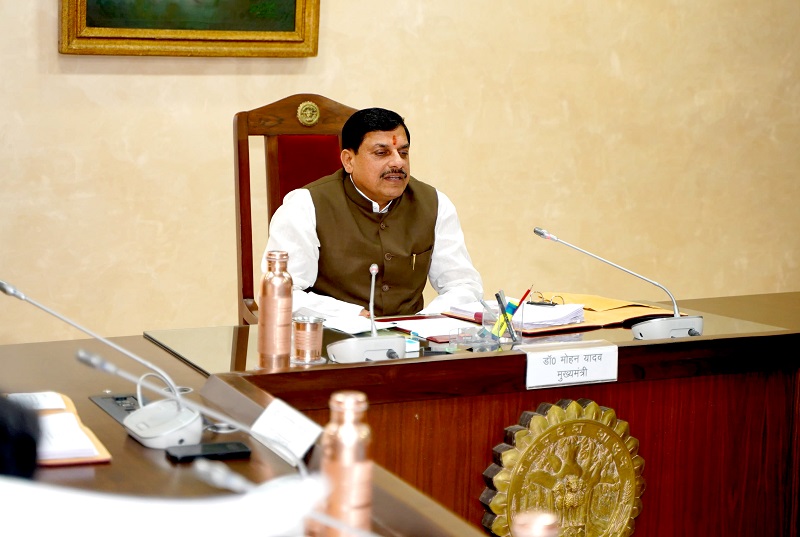 मंत्रि-परिषद की बैठक के पहले मंत्रियों को संबोधित मंत्रि-परिषद की बैठक के पहले मंत्रियों को संबोधित