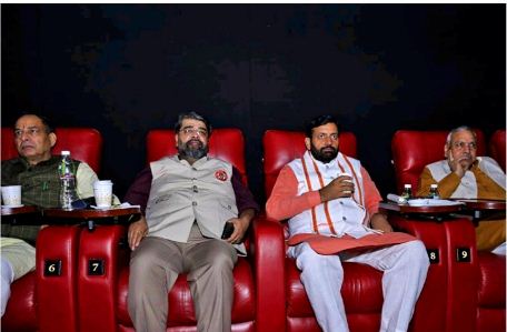 हरियाणा के मुख्यमंत्री नायब सैनी चंडीगढ़ में फिल्म साबरमती रिपाेर्ट देखते हुए हरियाणा के मुख्यमंत्री नायब सैनी चंडीगढ़ में फिल्म साबरमती रिपाेर्ट देखते हुए