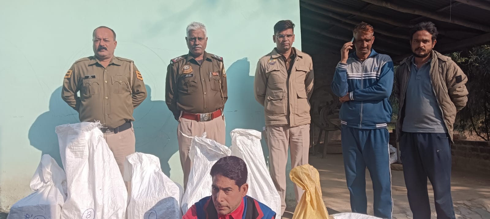 दूसरे मामले में पकड़ा गया आरोपित। दूसरे मामले में पकड़ा गया आरोपित।