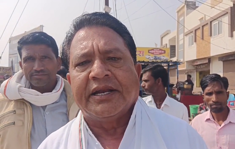 अशोकनगर: रोटी बांध कर ला रहे लोगों का चालान काट रही पुलिस: विधाय अशोकनगर: रोटी बांध कर ला रहे लोगों का चालान काट रही पुलिस: विधाय