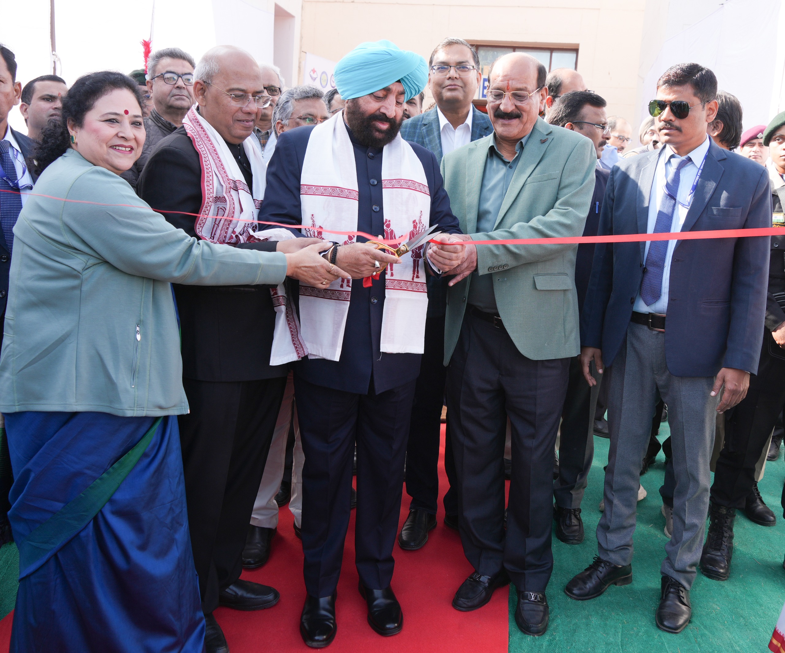 देहरादून अंतर्राष्ट्रीय विज्ञान एवं प्रौद्योगिकी महोत्सव-2024 का उद्घाटन कार्यक्रम में उत्तराखंड के राज्यपाल। देहरादून अंतर्राष्ट्रीय विज्ञान एवं प्रौद्योगिकी महोत्सव-2024 का उद्घाटन कार्यक्रम में उत्तराखंड के राज्यपाल।