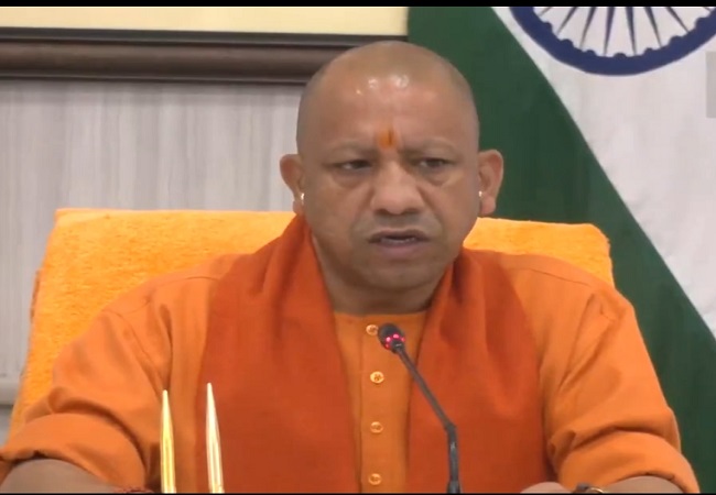 बैठक काे संबाेधित करते मुख्यमंत्री योगी बैठक काे संबाेधित करते मुख्यमंत्री योगी