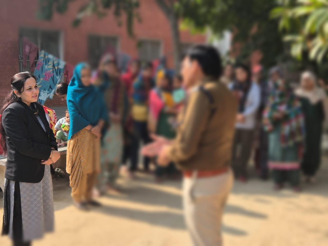 निरीक्षण करते हुए सीजेएम। निरीक्षण करते हुए सीजेएम।