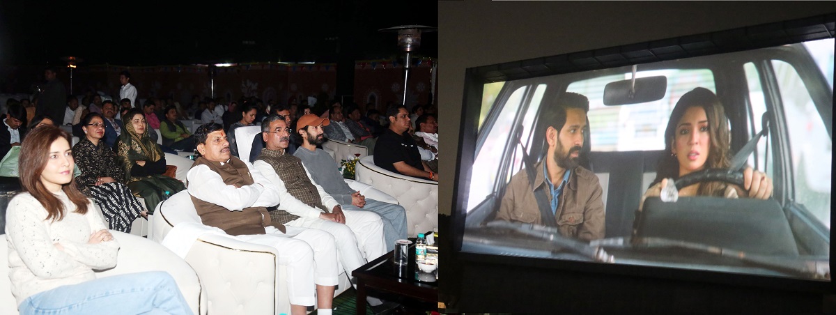 जनप्रतिनिधियों और फिल्म के कलाकारों के साथ द साबरमती रिपोर्ट देखते हुए मुख्यमंत्री जनप्रतिनिधियों और फिल्म के कलाकारों के साथ द साबरमती रिपोर्ट देखते हुए मुख्यमंत्री
