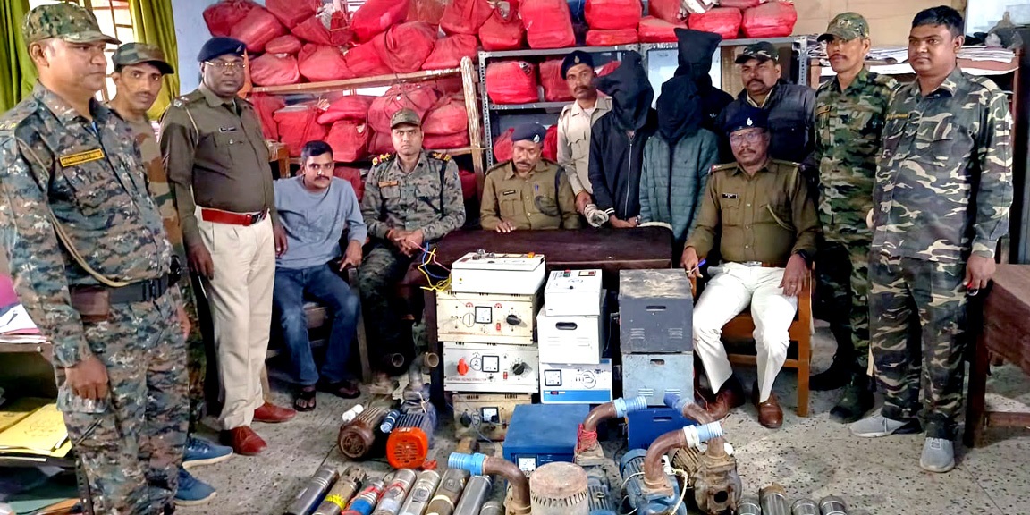 बरामद चोरी के सामान के साथ चैनपुर पुलिस बरामद चोरी के सामान के साथ चैनपुर पुलिस