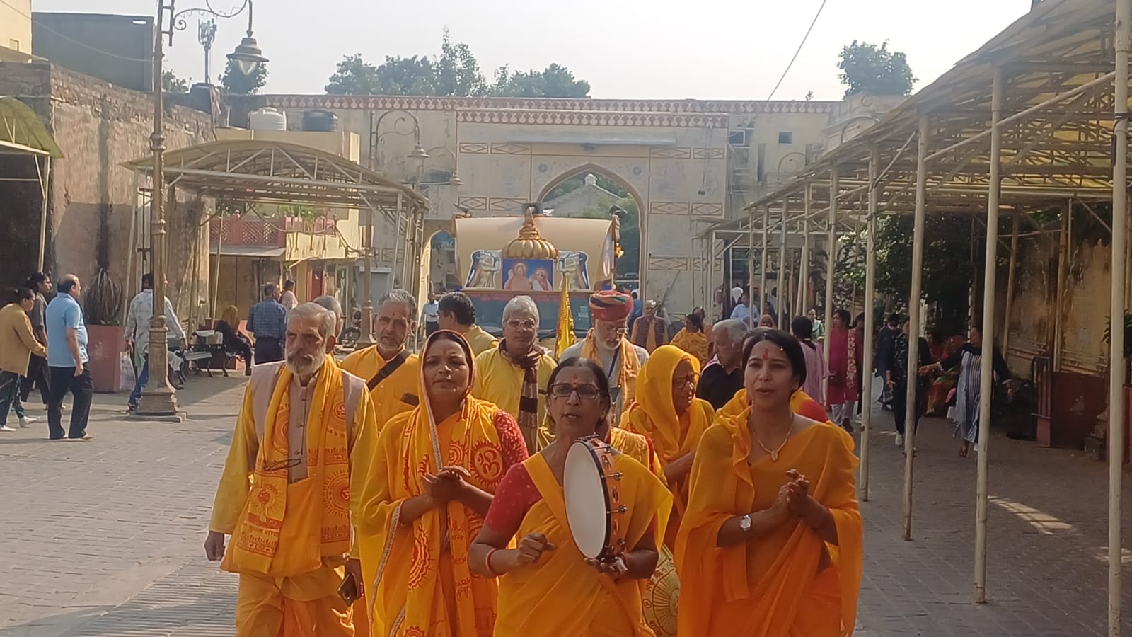 ज्योति कलश रथ यात्रा से परकोटा हुआ गायत्री मय ज्योति कलश रथ यात्रा से परकोटा हुआ गायत्री मय