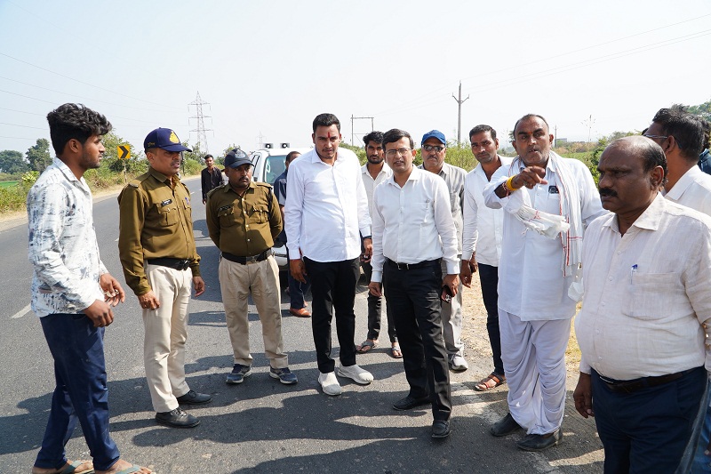 ग्रामीण क्षेत्रों में राजस्व महाअभियान के कार्यों का निरीक्षण ग्रामीण क्षेत्रों में राजस्व महाअभियान के कार्यों का निरीक्षण