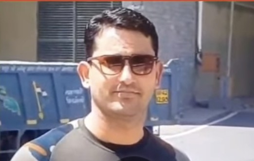 पुरानी पारिवारिक रंजिश में भाई ने भाई को चाकू घोपकर मार डाला पुरानी पारिवारिक रंजिश में भाई ने भाई को चाकू घोपकर मार डाला