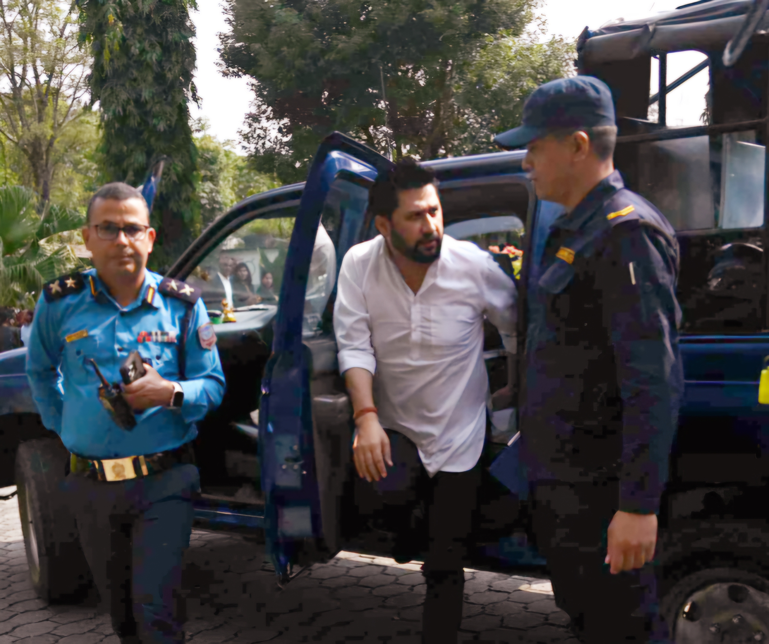 पुलिस कस्टडी में पूर्व गृह मंत्री रवि लामिछाने पुलिस कस्टडी में पूर्व गृह मंत्री रवि लामिछाने