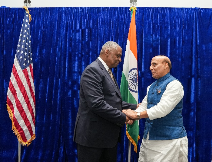 रक्षा मंत्री राजनाथ सिंह अमेरिकी समकक्ष लॉयड जे ऑस्टिन के साथ रक्षा मंत्री राजनाथ सिंह अमेरिकी समकक्ष लॉयड जे ऑस्टिन के साथ