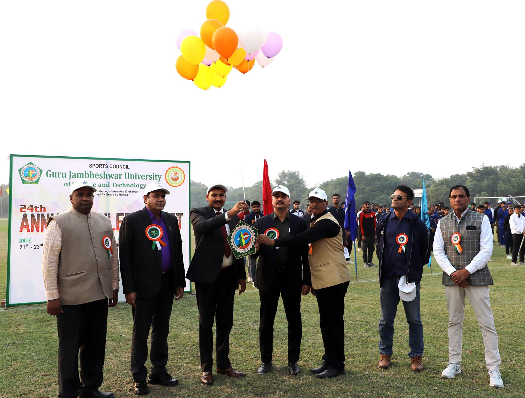 एथलीट मीट का शुभारंभ करते मुख्यातिथि प्रो. नरसीराम बिश्नोई, विशिष्ट अतिथी आईपीएस डॉ. राजेश मोहन व कुलसचिव प्रो. विनोद छोकर एथलीट मीट का शुभारंभ करते मुख्यातिथि प्रो. नरसीराम बिश्नोई, विशिष्ट अतिथी आईपीएस डॉ. राजेश मोहन व कुलसचिव प्रो. विनोद छोकर