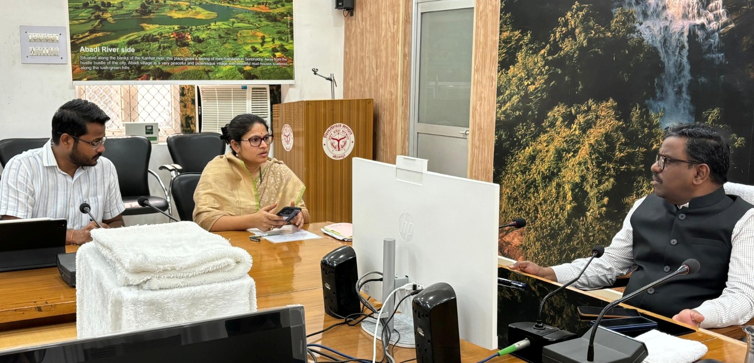 आयुक्त सभागार में आयोजित बैठक काे सम्बाेधित करते मण्डलायुक्त डॉ. मुथुकुमार स्वामी बी.। आयुक्त सभागार में आयोजित बैठक काे सम्बाेधित करते मण्डलायुक्त डॉ. मुथुकुमार स्वामी बी.।