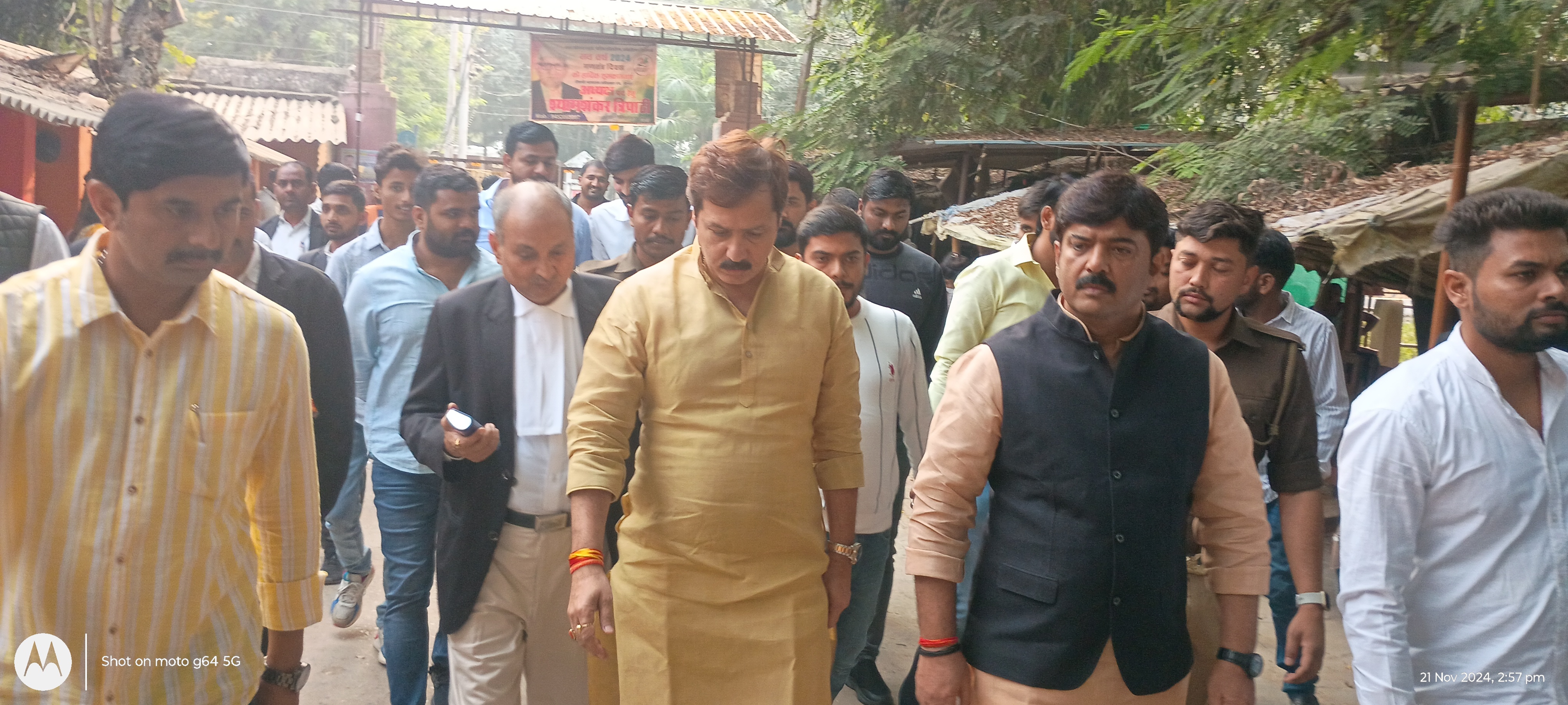 वारंट पर कोर्ट में हाजिर हुए धनंजय सिंह और बृजेश सिंह प्रिंसू वारंट पर कोर्ट में हाजिर हुए धनंजय सिंह और बृजेश सिंह प्रिंसू