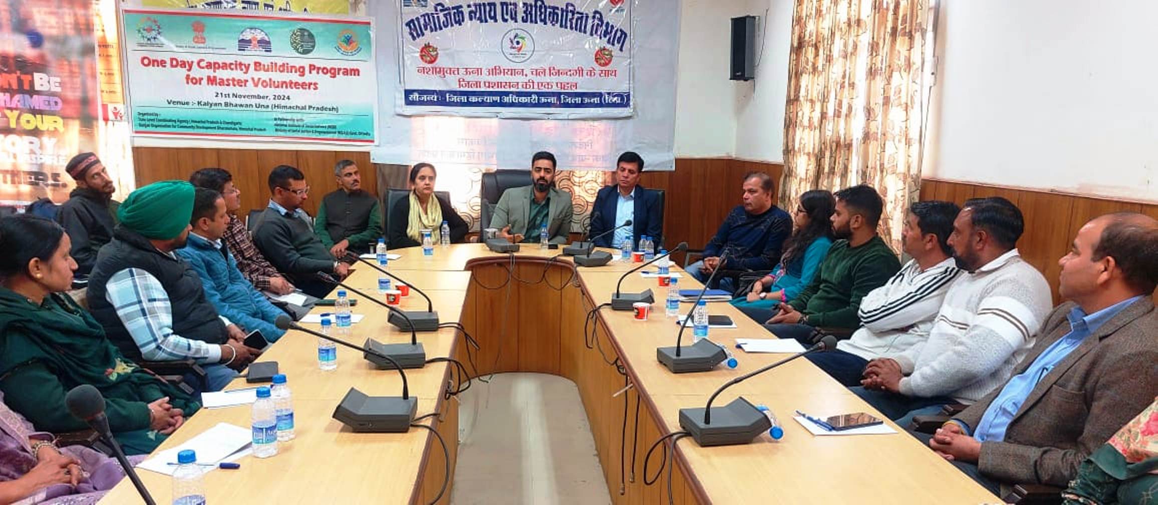 डीसी ऊना बैठक करते हुए। डीसी ऊना बैठक करते हुए।