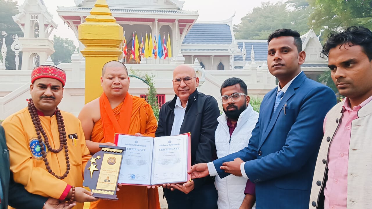 कुशीनगर थाई वाट में किए गए सम्मानित* कुशीनगर थाई वाट में किए गए सम्मानित*