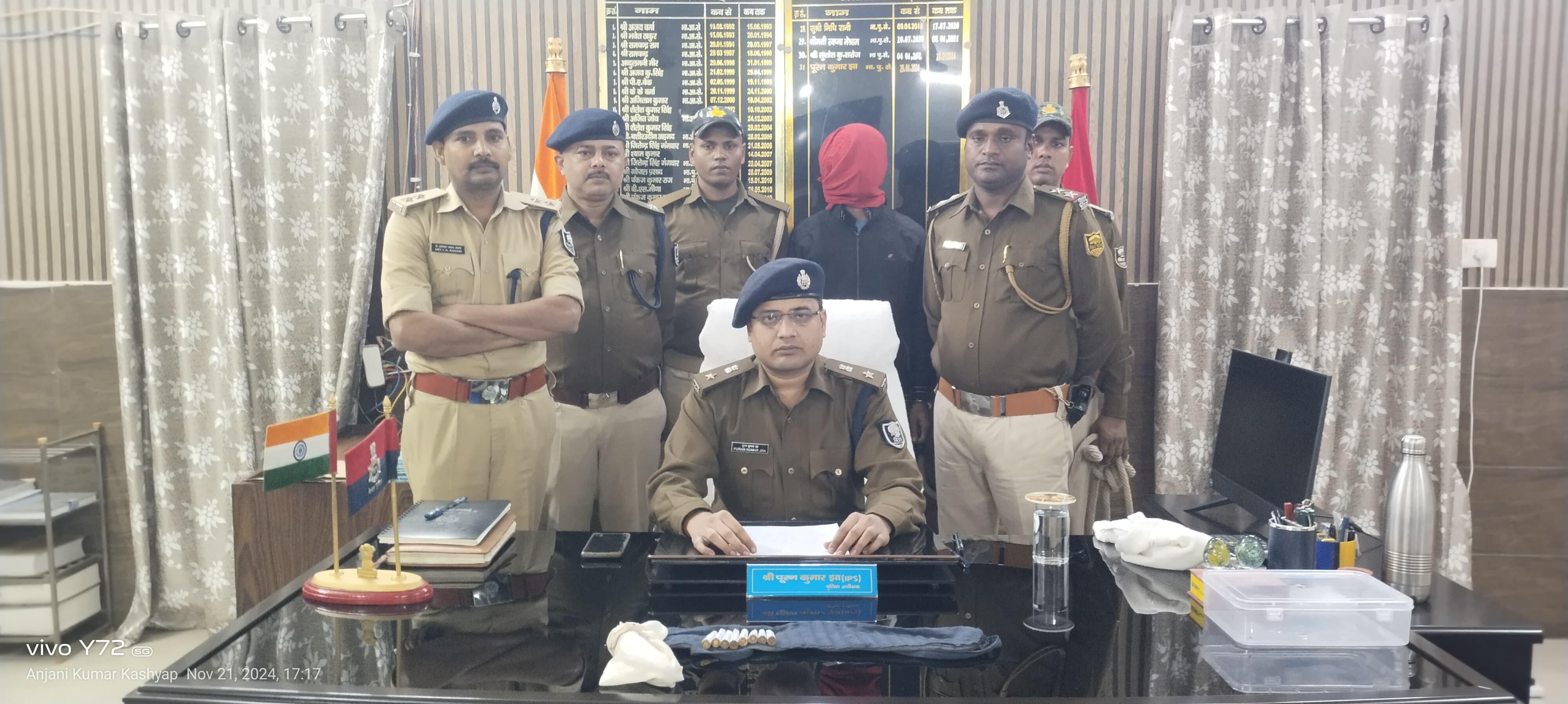 जानकारी देते डीएसपी जानकारी देते डीएसपी