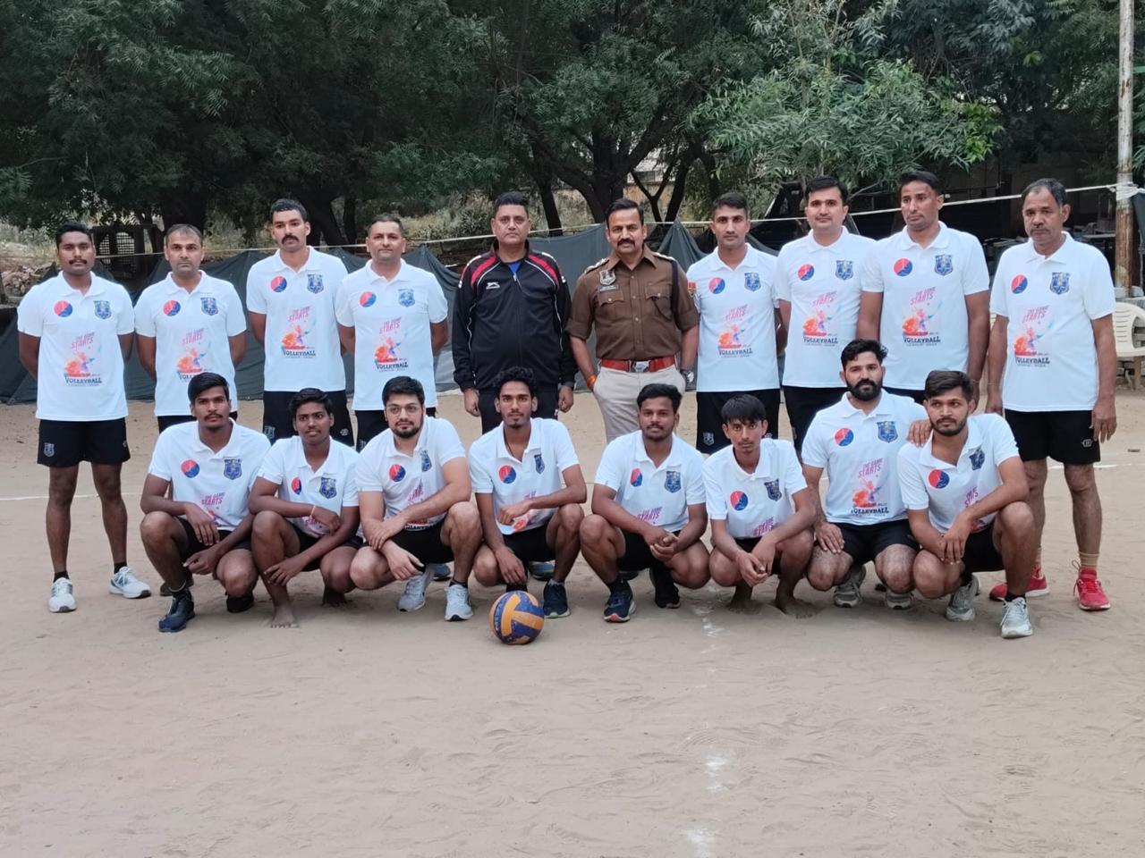 पुलिस-पब्लिक वॉली बॉल लीग का हुआ आगाजः पुलिसकर्मियों ने बढ़-चढ़कर लिया हिस्सा पुलिस-पब्लिक वॉली बॉल लीग का हुआ आगाजः पुलिसकर्मियों ने बढ़-चढ़कर लिया हिस्सा