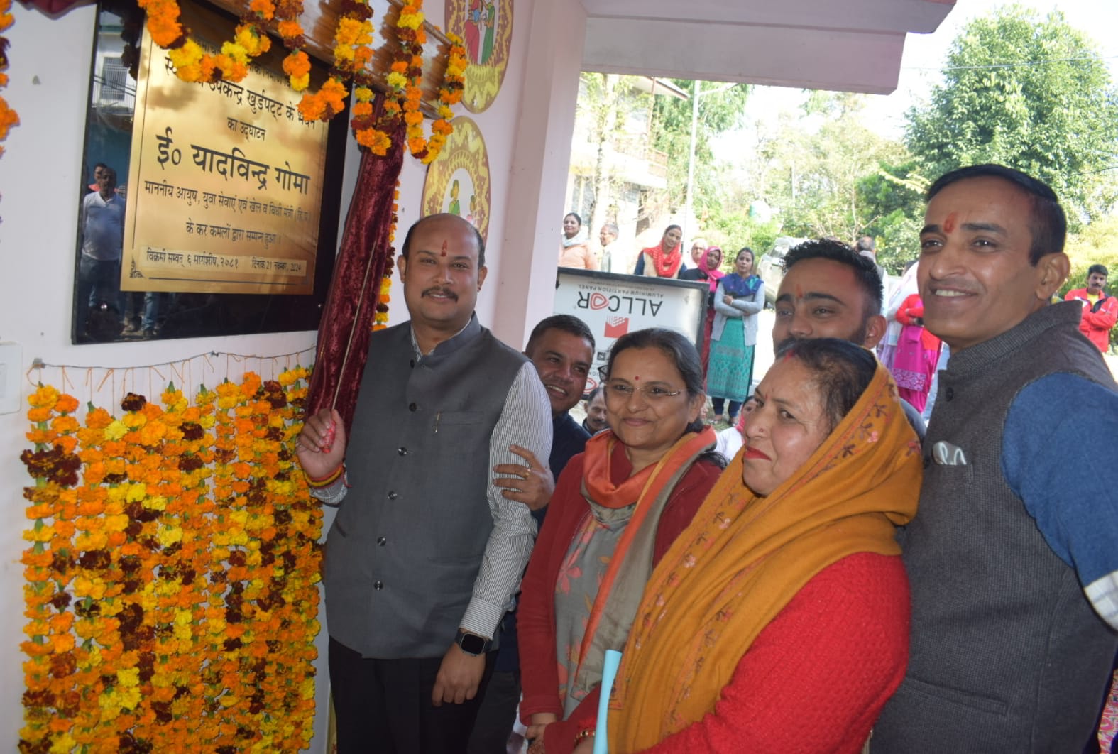 युवा खेल मंत्री यादविंदर गोमा शिलान्यास करते हुए। युवा खेल मंत्री यादविंदर गोमा शिलान्यास करते हुए।