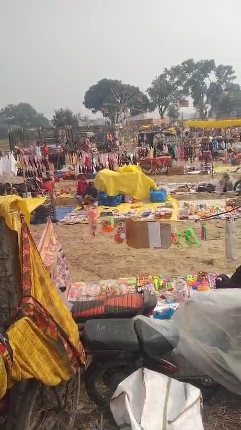 रामेश्वर के लोटा भंटा मेले में जुटे श्रद्धालु: फोटो बच्चा गुप्ता रामेश्वर के लोटा भंटा मेले में जुटे श्रद्धालु: फोटो बच्चा गुप्ता