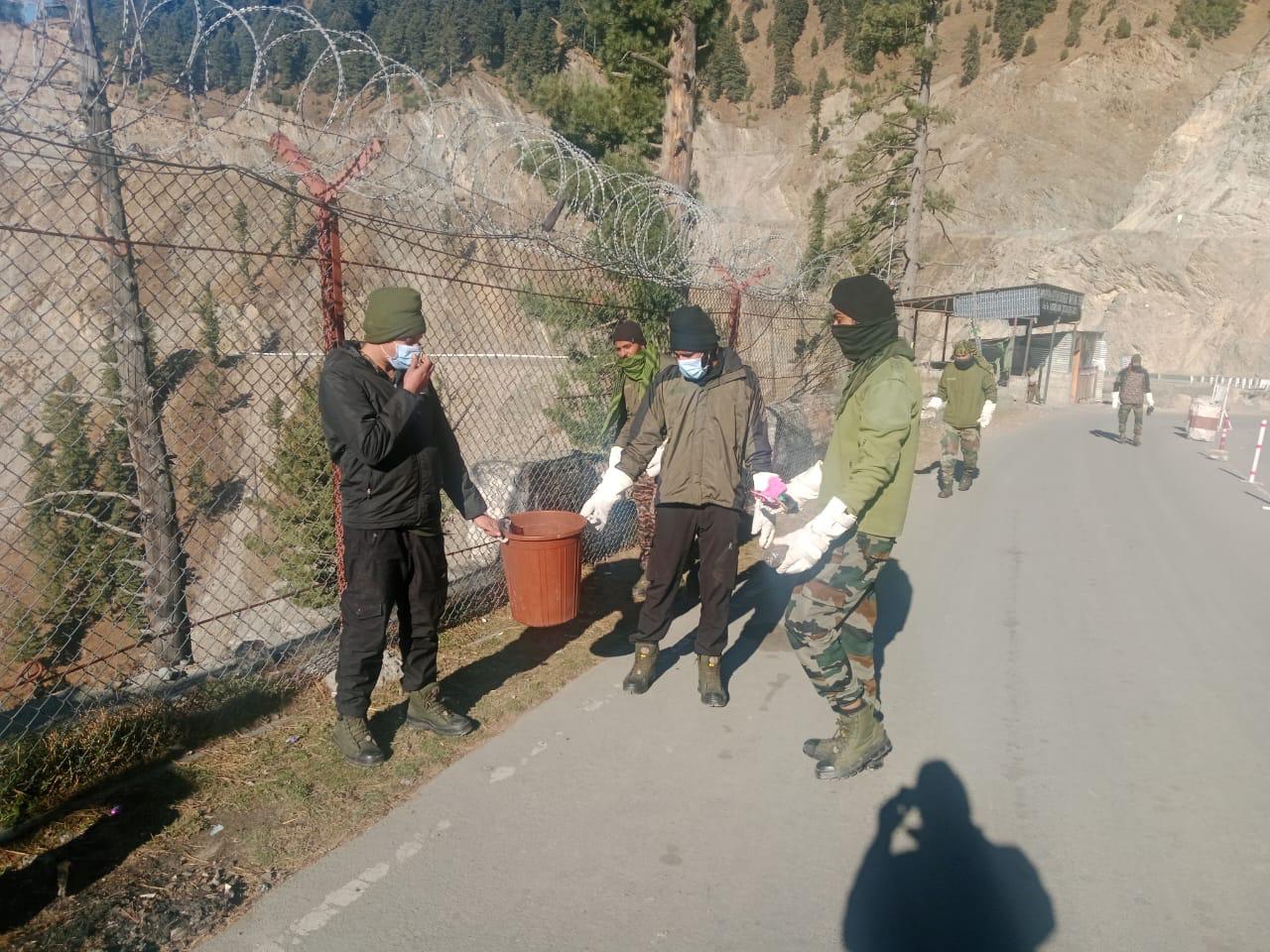 पुंछ के सुरनकोट में स्वच्छ भारत अभियान का नेतृत्व किया पुंछ के सुरनकोट में स्वच्छ भारत अभियान का नेतृत्व किया