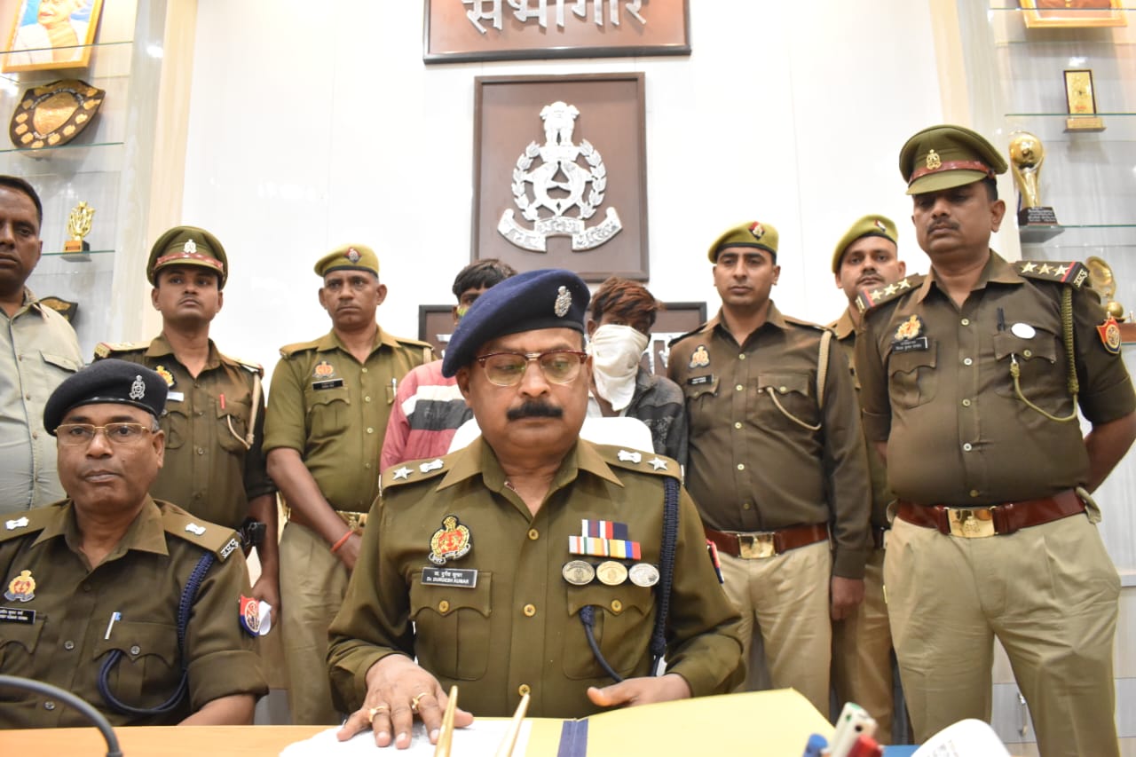 खुलासा करते एसपी खुलासा करते एसपी