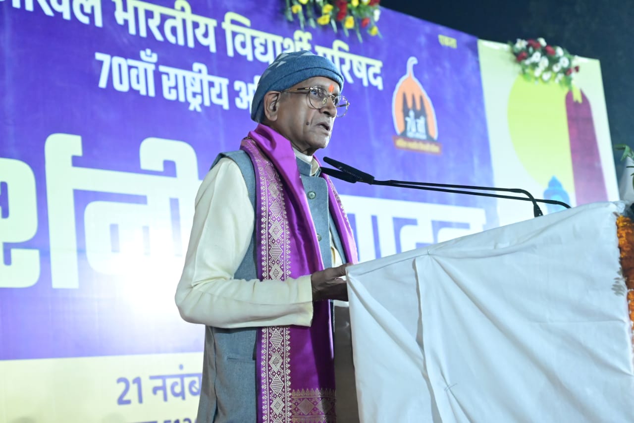 कार्यक्रम में बोलते चंपत राय कार्यक्रम में बोलते चंपत राय