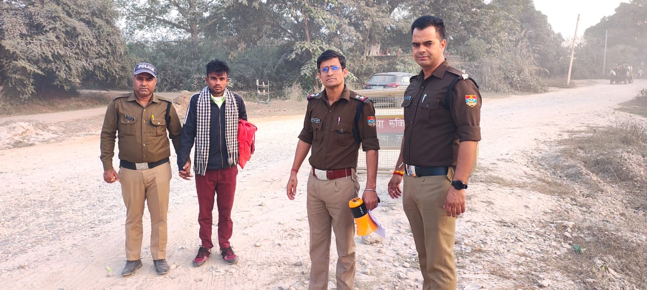 जिला बदर आरोपित जिला बदर आरोपित