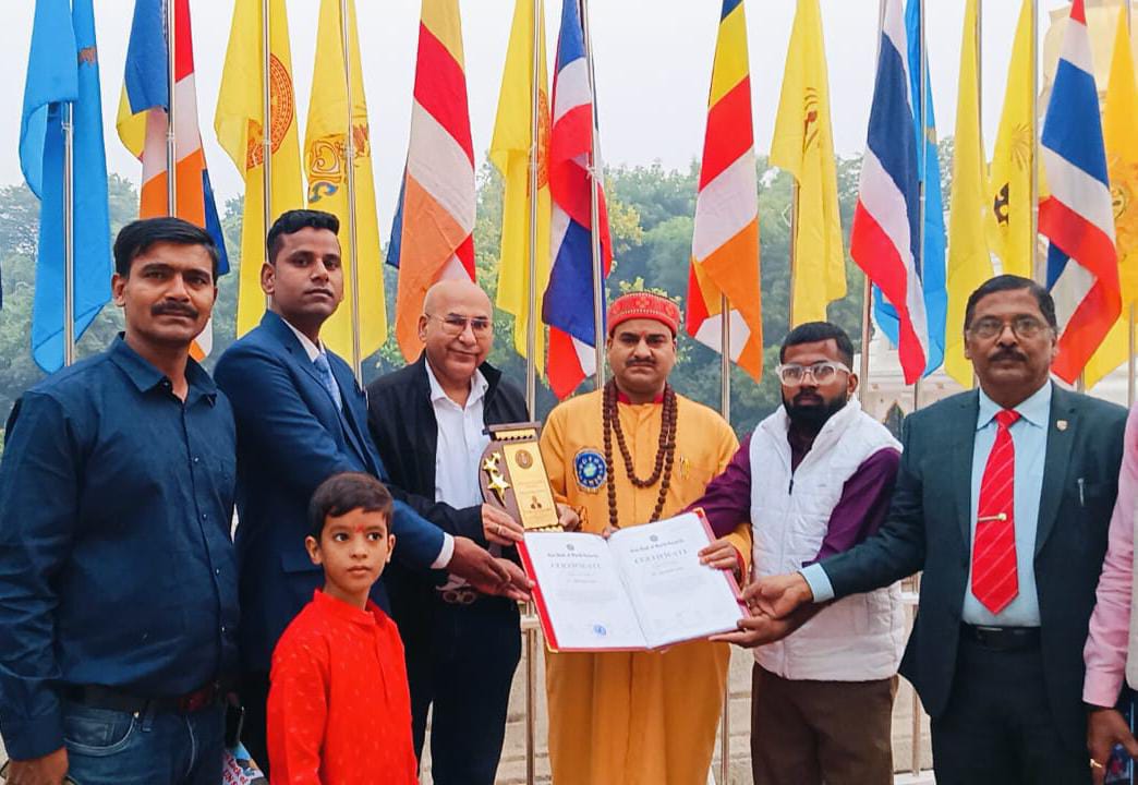 कुशीनगर थाई वाट में किए गए सम्मानित* कुशीनगर थाई वाट में किए गए सम्मानित*