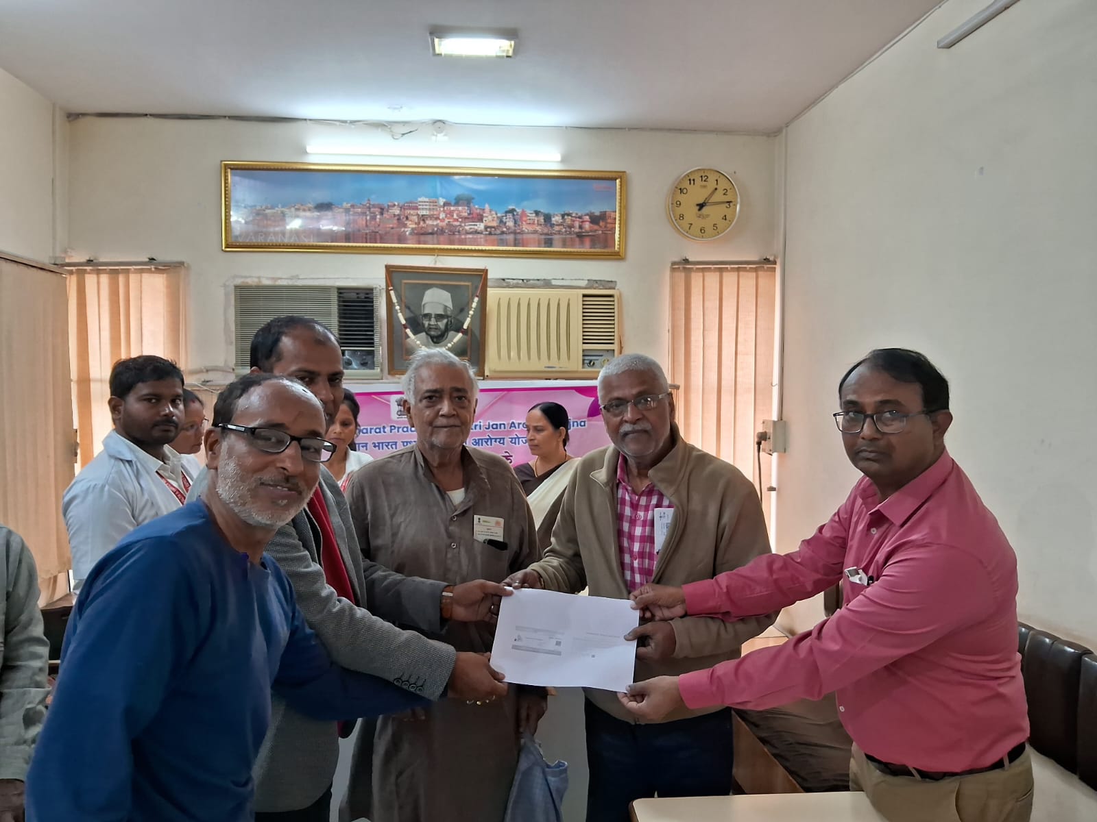 शिविर में उपस्थित बुजुर्ग पत्रकार शिविर में उपस्थित बुजुर्ग पत्रकार