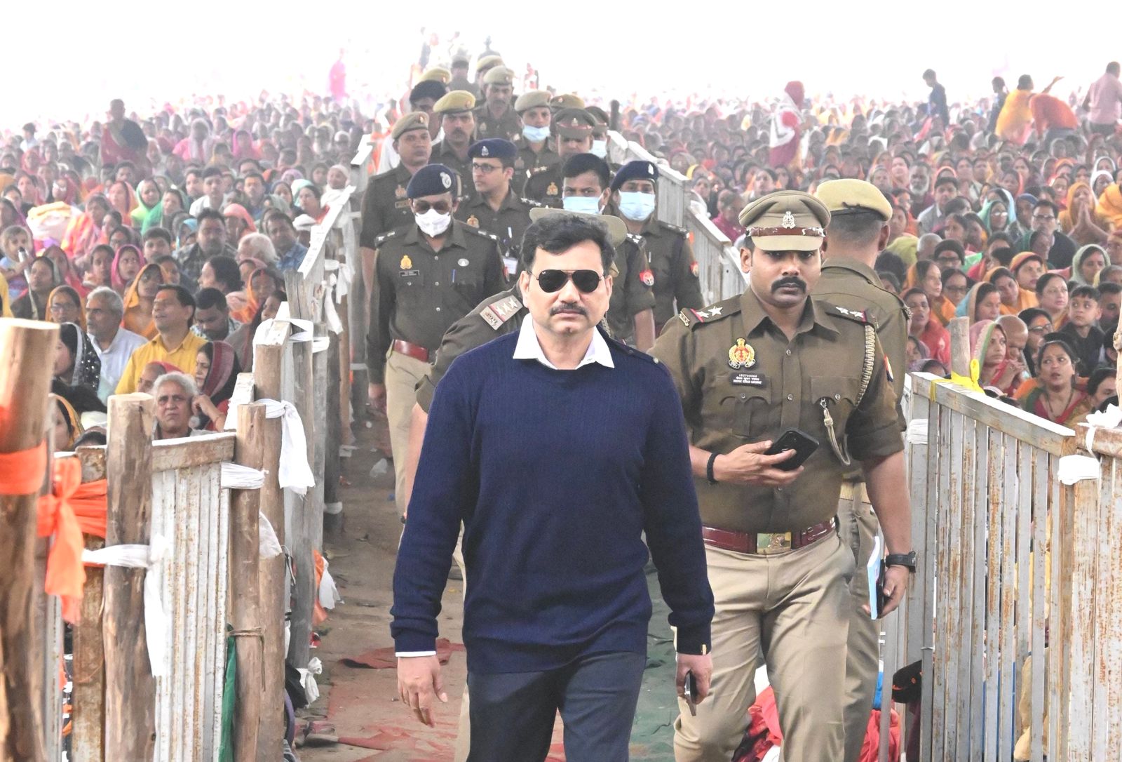 पुलिस कमिश्नर शिव महापुराण कथा स्थल पर :फोटो बच्चा गुप्ता पुलिस कमिश्नर शिव महापुराण कथा स्थल पर :फोटो बच्चा गुप्ता