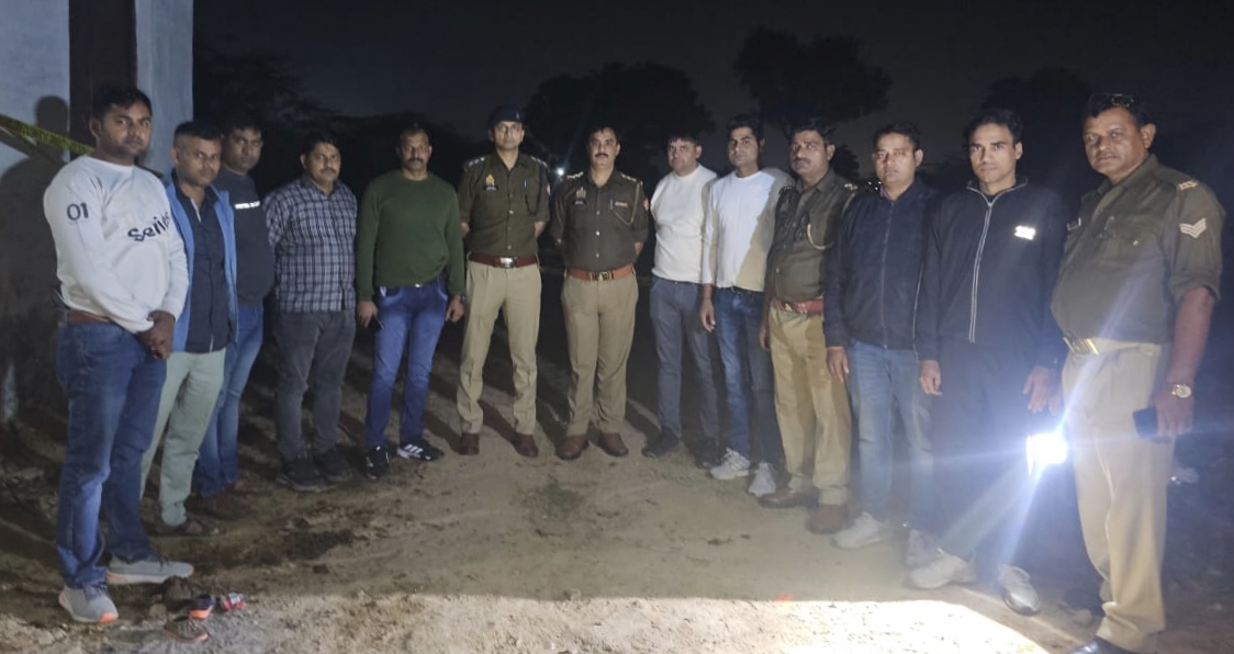 मौके पर मौजूद पुलिस टीम मौके पर मौजूद पुलिस टीम